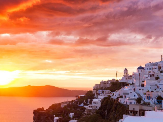 Travel guide to the island of Santorini in Greece